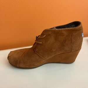 Tom's suede bootie